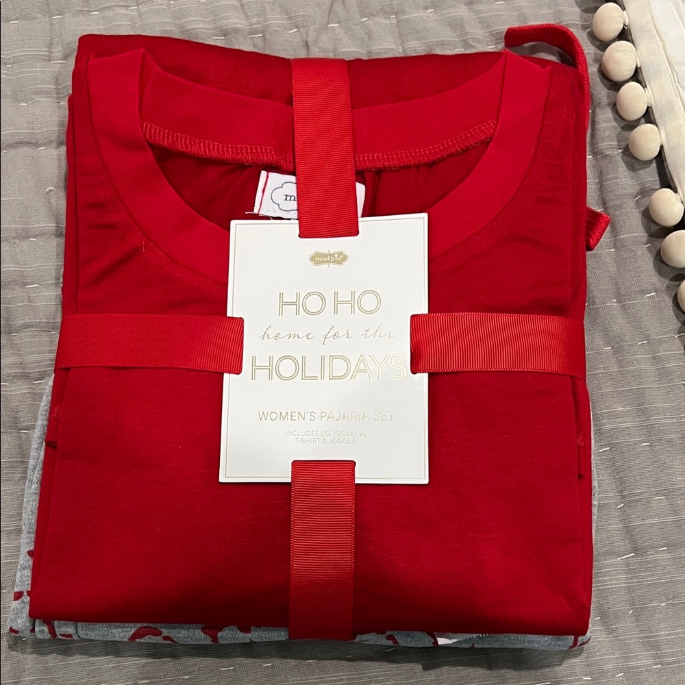 NWT mud pie Christmas pajama set. Size large Womens.